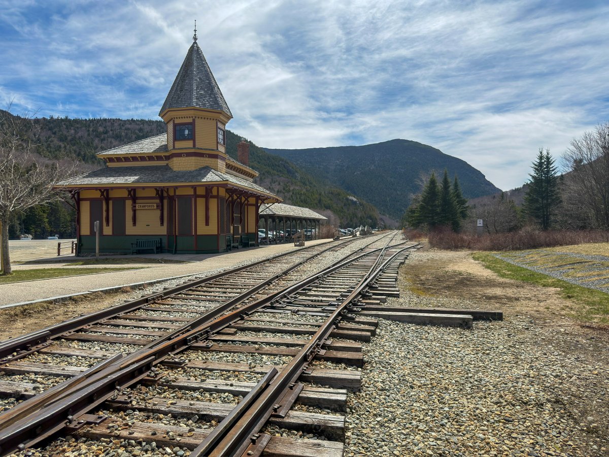 Crawford Notch Trainstation.jpg
