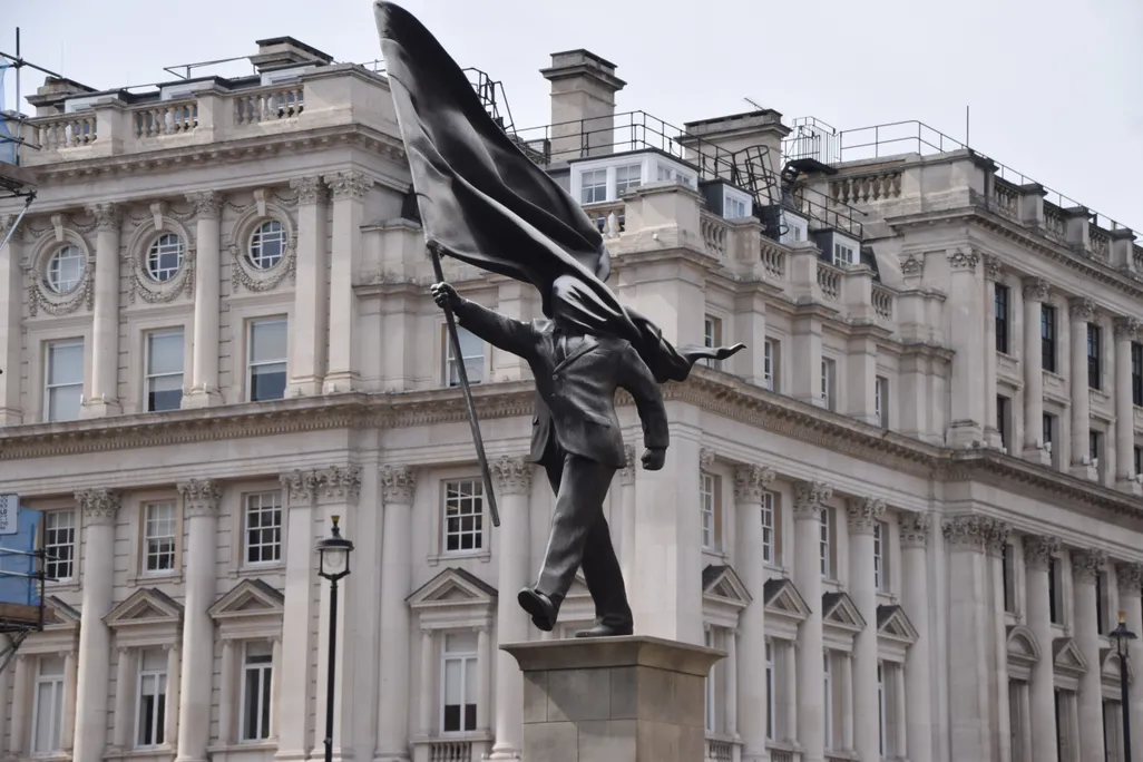 new_statue-1289712954.webp